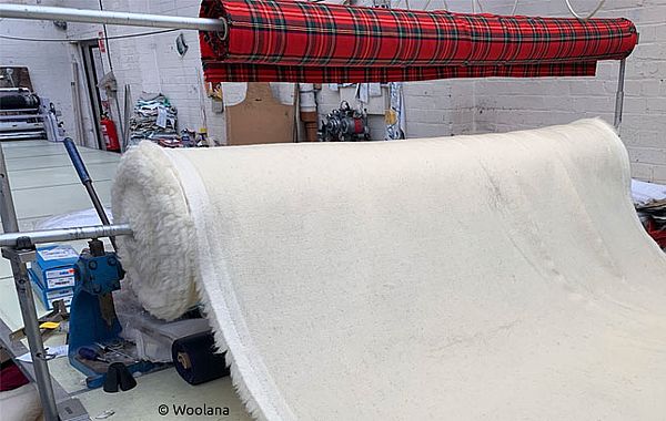 Woolana Schurwoll-Stoffe für Rückenstützkissen Schurwoll-Stoffe für die Rückenstützkissen von Woolana