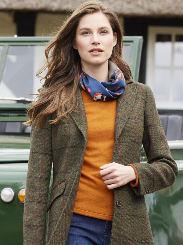 Klassische Kombi für den Country Look: Tweedmantel & Schurwollpullover